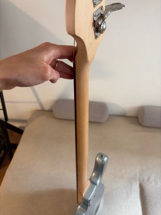 Squier Jazz Bass Plata + Funda Fender