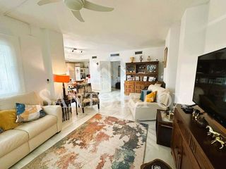 Piso en venta en Los Naranjos - Las Brisas en Marbella