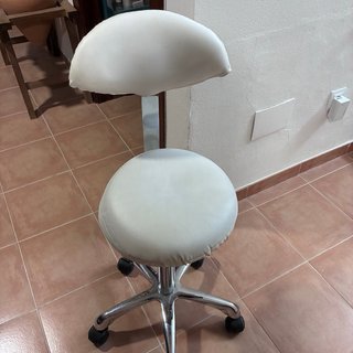 Silla de Estetica regulable en altura