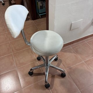 Silla de Estetica regulable en altura