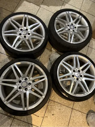 Llantas de aleación plateadas De Mercedes Amg 19"