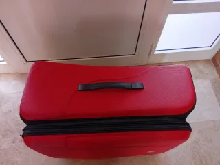 Maleta grande roja y negra