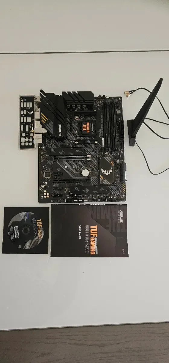 KIT GAMER ASUS TUF B550 Plus WIFI 2+R7 5700X + 16g