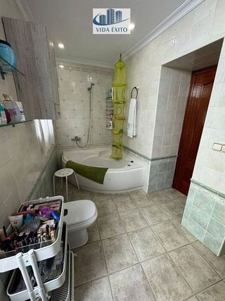 Chalet en venta en Linares