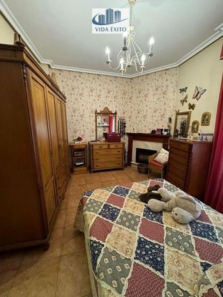 Chalet en venta en Linares