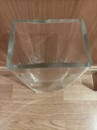 Jarrón de cristal transparente