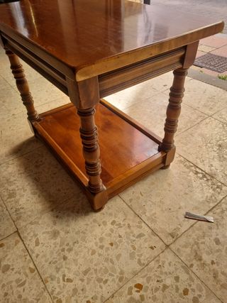 Mesa madera robusta antigüedad
