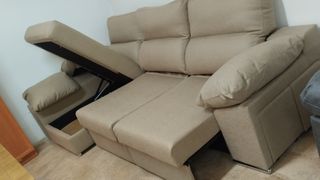 Chaiselongue extraíble AL SUELOcon arcón y 2 poufs