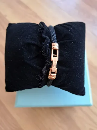 Reloj Tous Negro y Dorado