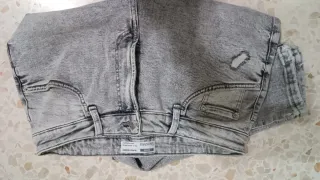 Pantalón vaquero hombre gris desgastado