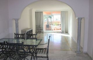 Piso en venta en Los Naranjos - Las Brisas en Marbella