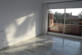 Piso en venta en Los Naranjos - Las Brisas en Marbella