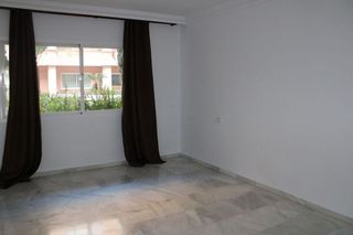 Piso en venta en Los Naranjos - Las Brisas en Marbella