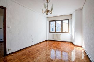 Piso en venta en Numancia - San Fernando en Santander