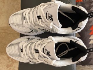 New Balance 530 Plata y Blanco