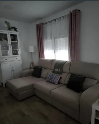 Sofá modular beige y rosa