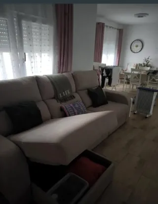 Sofá modular beige y rosa