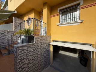 Casa adosada en venta en Gójar