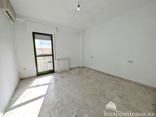 Chalet en venta en Linares