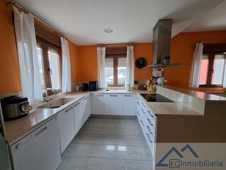 Chalet en venta en Valdenoja - La Pereda en Santander