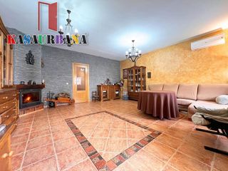 Casa pareada en venta en Las Lomas en Seseña