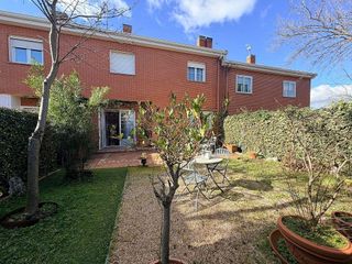 Casa adosada en venta en Pueblo - Urb. Norte en Valdemorillo