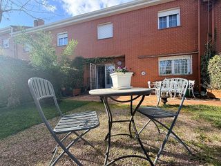 Casa adosada en venta en Pueblo - Urb. Norte en Valdemorillo