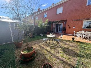 Casa adosada en venta en Pueblo - Urb. Norte en Valdemorillo