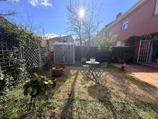 Casa adosada en venta en Pueblo - Urb. Norte en Valdemorillo