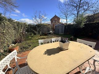 Casa adosada en venta en Pueblo - Urb. Norte en Valdemorillo