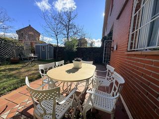 Casa adosada en venta en Pueblo - Urb. Norte en Valdemorillo