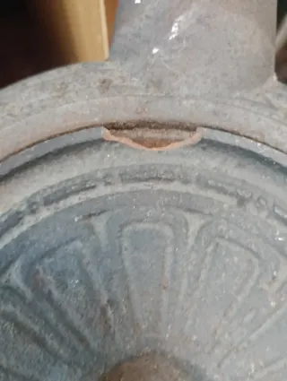 Estufa de leña hierro fundido negra y dorada