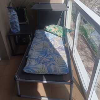 Tumbona reclinable con parasol