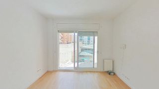 Piso en venta en Porta en Barcelona