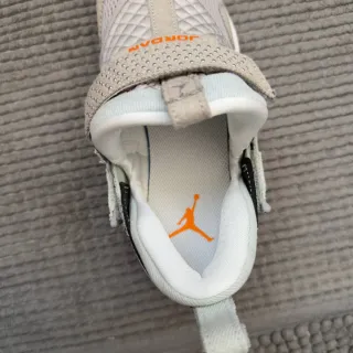 Jordan Trunner LX Gris y Blanco