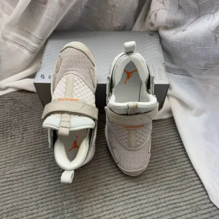 Jordan Trunner LX Gris y Blanco