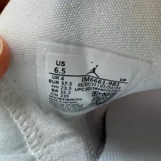 Jordan Trunner LX Gris y Blanco