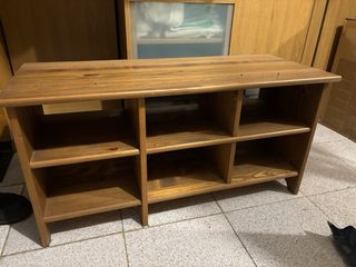 Mueble de recibidor bajo con perchero superior