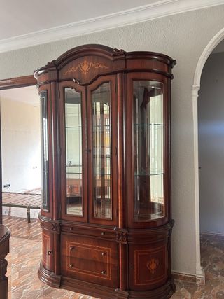 Vitrina antigua de madera maciza. Mueble (Malaga)