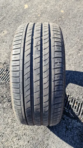 Neumático 235/40/18