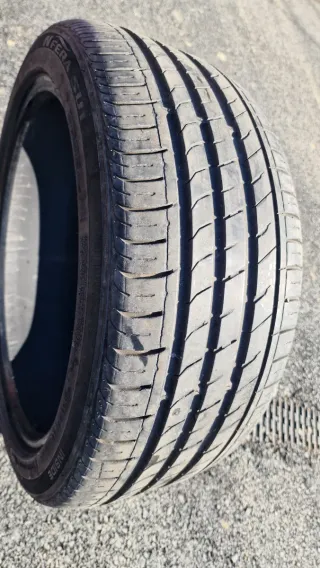 Neumático 235/40/18