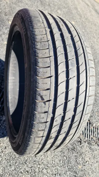 Neumático 235/40/18