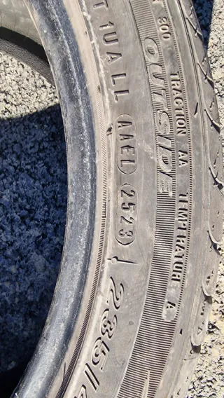 Neumático 235/40/18