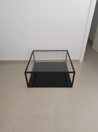 Mesa centro cristal y hierro negro