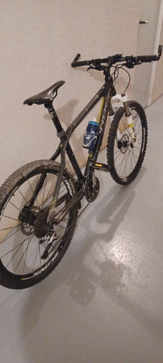 Bicicleta de Montaña Orbea alma,carbono.26"
