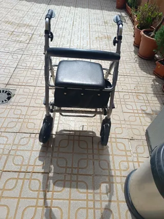 Andador sillón 4 ruedas