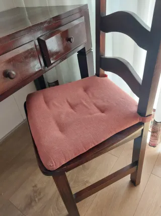 Mesa de madera rústica vintage con 2 sillas