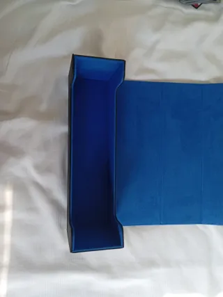 Caja para guardar cartas negra