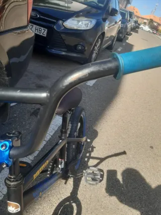 Bicicleta BMX infantil