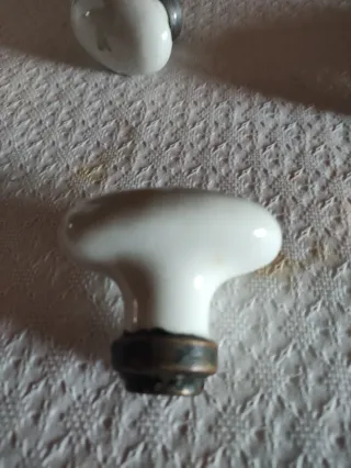 6 pomos de porcelana blancos